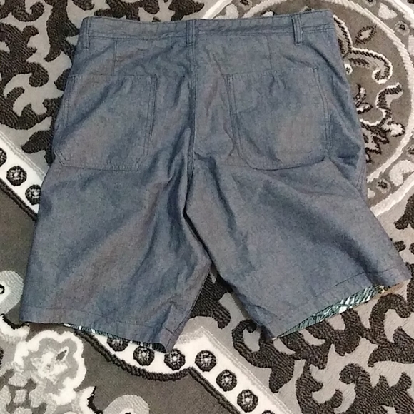 Cool reversible GAP shorts NWT - Picture 5 of 6